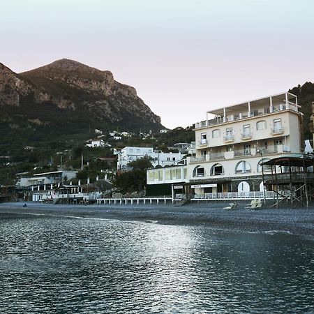 Taverna Del Capitano Marina del Cantone Екстериор снимка