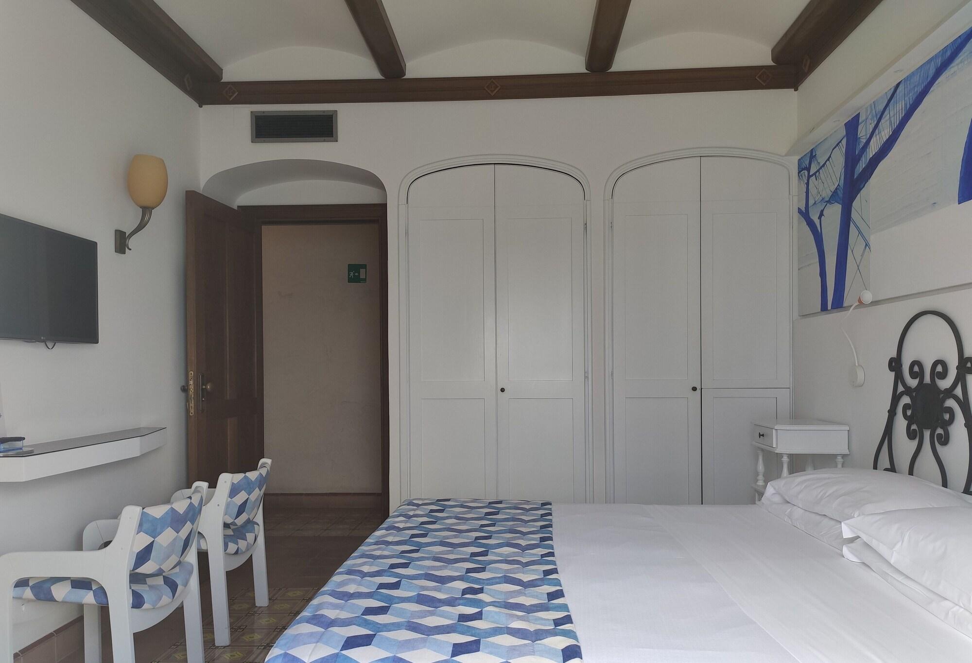 Taverna Del Capitano Marina del Cantone Екстериор снимка