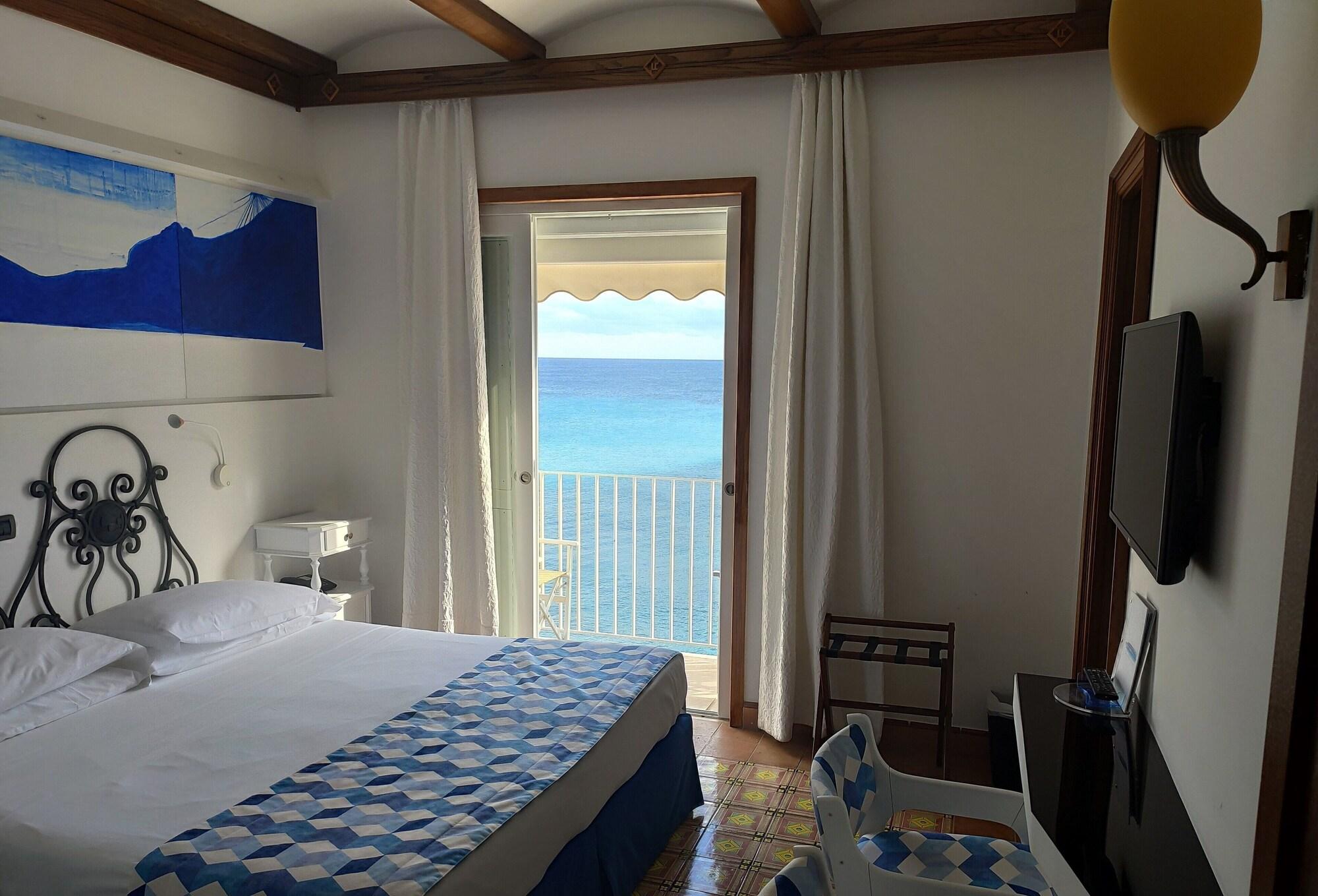 Taverna Del Capitano Marina del Cantone Екстериор снимка